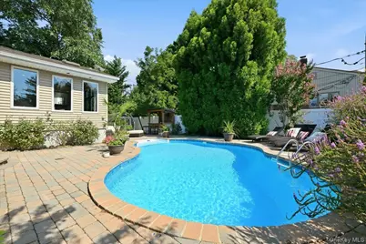 2891 Montgomery Street, Wantagh, NY 11793 - Photo 31