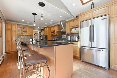 2891 Montgomery Street, Wantagh, NY 11793 - Photo 9