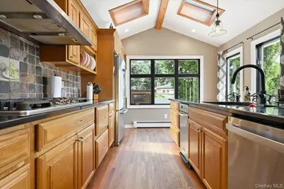 2891 Montgomery Street, Wantagh, NY 11793 - Photo 11