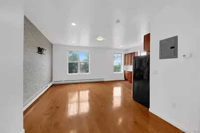 952 E 217th Street, Bronx, NY 10469 - Photo 13