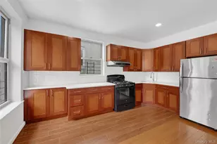 952 E 217th St, Bronx, NY 10469 - Photo 17