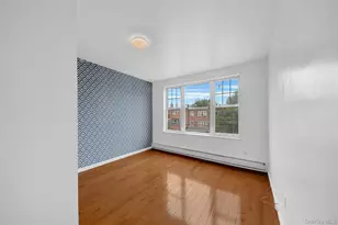 952 E 217th St, Bronx, NY 10469 - Photo 9