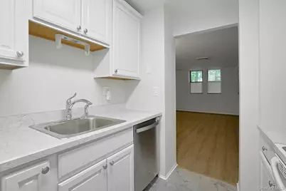 60 Kensico Road #13, Thornwood, NY 10594 - Photo 11