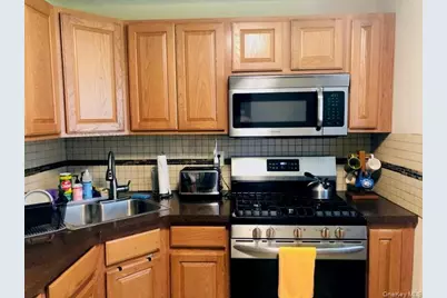 66 Pinebrook Place #66, Bay Shore, NY 11706 - Photo 3