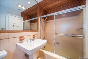 25 Jerome Ave, New Rochelle, NY 10804 - Photo 17