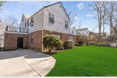 8 Plymouth Road, Great Neck, NY 11023 - Photo 23