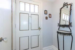8 Plymouth Rd, Great Neck, NY 11023 - Photo 3