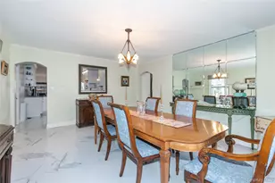 8 Plymouth Rd, Great Neck, NY 11023 - Photo 7
