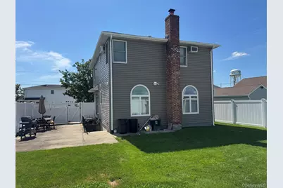 110 Bert Avenue, Westbury, NY 11590 - Photo 3