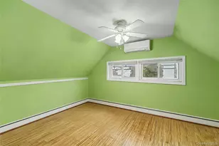 210 Spindle Rd, Hicksville, NY 11801 - Photo 15