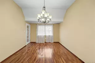 210 Spindle Rd, Hicksville, NY 11801 - Photo 5