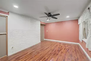 210 Spindle Rd, Hicksville, NY 11801 - Photo 11