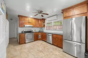 210 Spindle Rd, Hicksville, NY 11801 - Photo 9