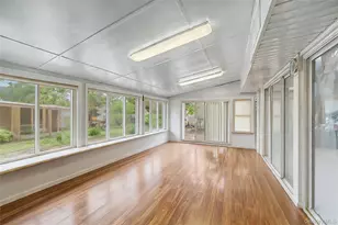 210 Spindle Rd, Hicksville, NY 11801 - Photo 3