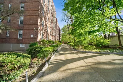 517 Riverdale Avenue #4D, Yonkers, NY 10705 - Photo 7