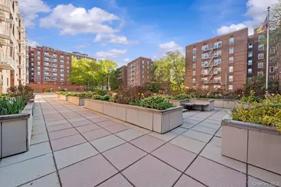 517 Riverdale Avenue #4D, Yonkers, NY 10705 - Photo 1
