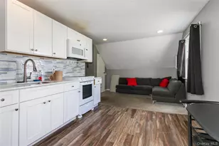 713 Wren Ct, West Hempstead, NY 11552 - Photo 17
