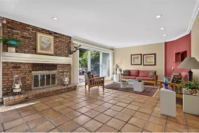 38 McCulloch Drive, Dix Hills, NY 11746 - Photo 9
