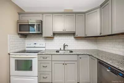 117 Midwood Avenue, Farmingdale, NY 11735 - Photo 9