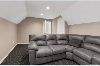 39 Alice Avenue, Merrick, NY 11566 - Photo 13