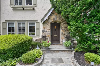 45 Cedar Drive, Great Neck, NY 11021 - Photo 3