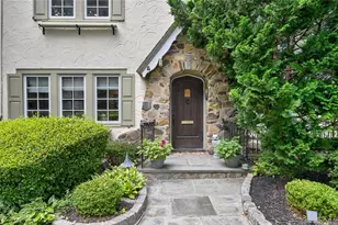 45 Cedar Dr, Great Neck, NY 11021 - Photo 3
