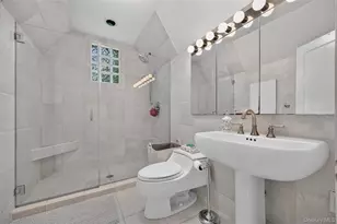 45 Cedar Dr, Great Neck, NY 11021 - Photo 23