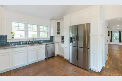 111 W Tiana Road, Hampton Bays, NY 11946 - Photo 9
