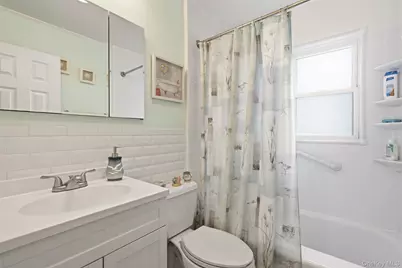 24 Broadmoor Lane, Westbury, NY 11590 - Photo 15