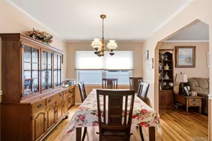 24 Broadmoor Ln, Westbury, NY 11590 - Photo 9