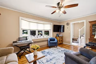 24 Broadmoor Ln, Westbury, NY 11590 - Photo 7