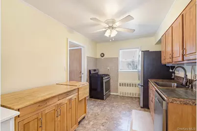 24 Broadmoor Lane, Westbury, NY 11590 - Photo 11