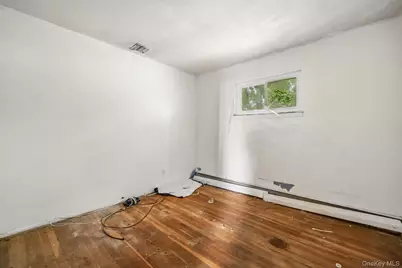 174 Frederick Avenue, Floral Park, NY 11001 - Photo 17