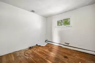 174 Frederick Ave, Floral Park, NY 11001 - Photo 17