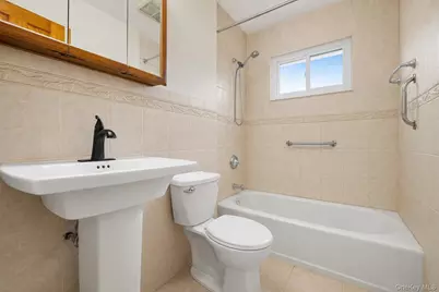 174 Frederick Avenue, Floral Park, NY 11001 - Photo 11