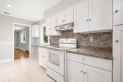 174 Frederick Avenue, Floral Park, NY 11001 - Photo 3