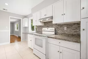 174 Frederick Ave, Floral Park, NY 11001 - Photo 3