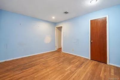 174 Frederick Avenue, Floral Park, NY 11001 - Photo 15