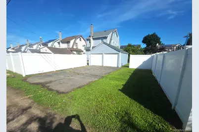 20 Laurel Road, Lindenhurst, NY 11757 - Photo 19