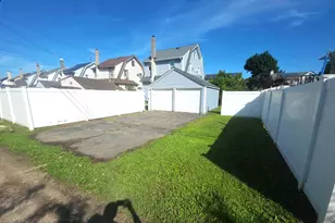 20 Laurel Rd, Lindenhurst, NY 11757 - Photo 19