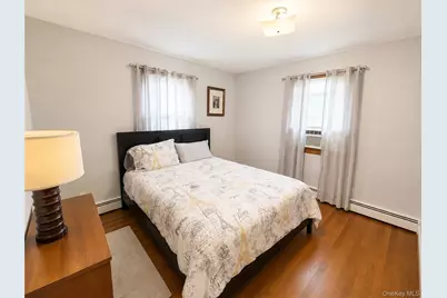 325 W Valley Stream Boulevard, Valley Stream, NY 11580 - Photo 13