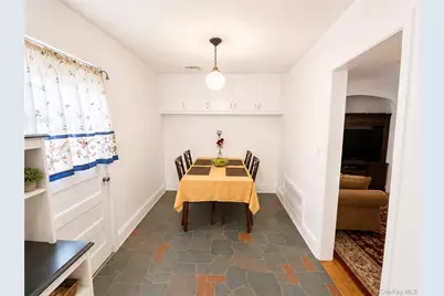 325 W Valley Stream Boulevard, Valley Stream, NY 11580 - Photo 3