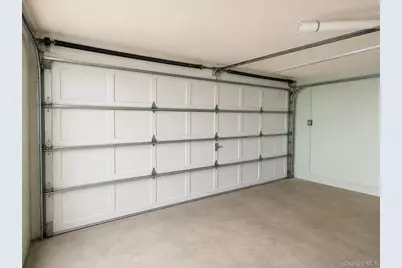 325 W Valley Stream Boulevard, Valley Stream, NY 11580 - Photo 29