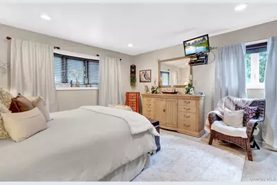 408 Oceanside Street, Islip Terrace, NY 11752 - Photo 13