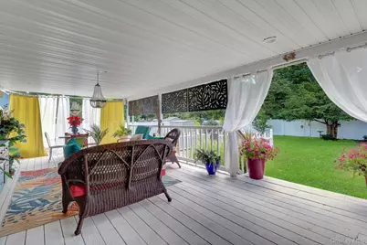 408 Oceanside Street, Islip Terrace, NY 11752 - Photo 31