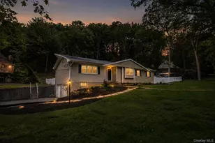 1 Gables Blvd, East Setauket, NY 11733 - Photo 3