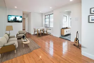 7 Bond St, Great Neck, NY 11021 - Photo 5