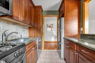 2 W Mill Dr, Great Neck, NY 11021 - Photo 9