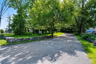 1860 E Main Street #5, Mohegan Lake, NY 10547 - Photo 13