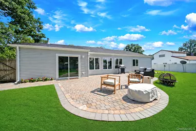 60 Thomas Street, Coram, NY 11727 - Photo 5